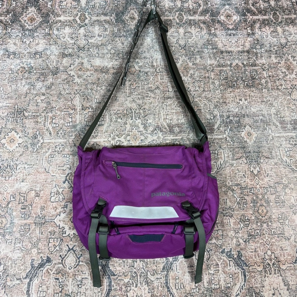 Patagonia MiniMass Messenger Bag Unisex Purple Laptop Shoulder Buckle Strap